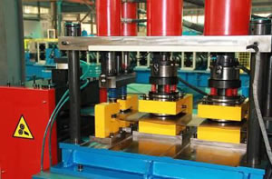 Cortadora y perforadora de perfiles de aluminio