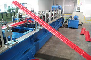 Máquina perfiladora para terminaciones de techo de metal