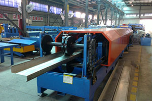 Máquina perfiladora para correas en C y Z